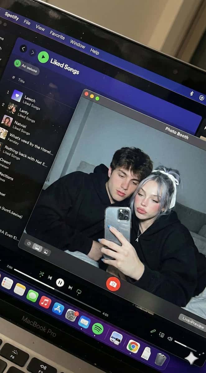 Gemini AI photo prompts preview — MacBook Selfie (Couple Version)